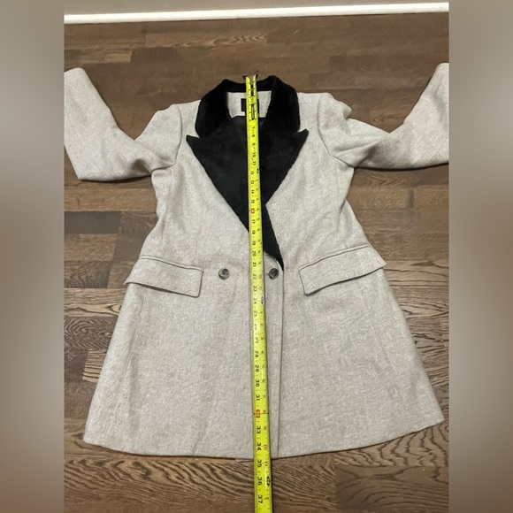 Smythe Grey Wool Coat with Faux Fur Collar Size 12 - Picture 2 of 9